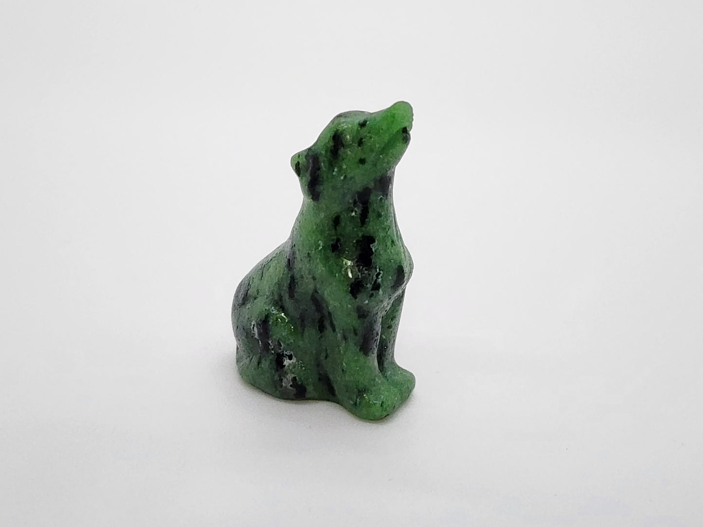 Carving - Small Howling Wolf - Multiple Stone Options - 40mm/1.5"